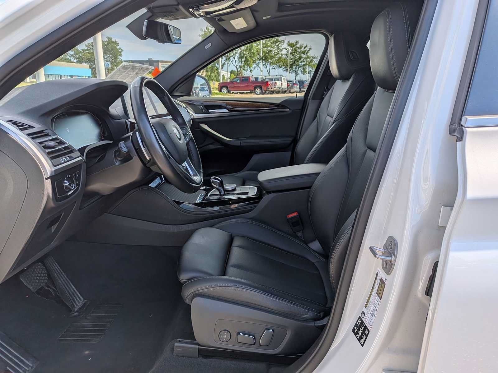 Used 2024 BMW X4 xDrive30i AWD/4WD image 14