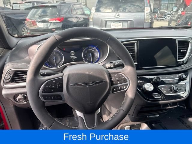 Used 2026 Chrysler Pacifica Select FWD image 6
