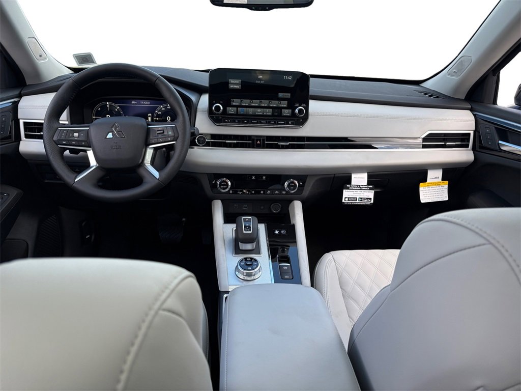 New 2025 Mitsubishi Outlander SEL image 5