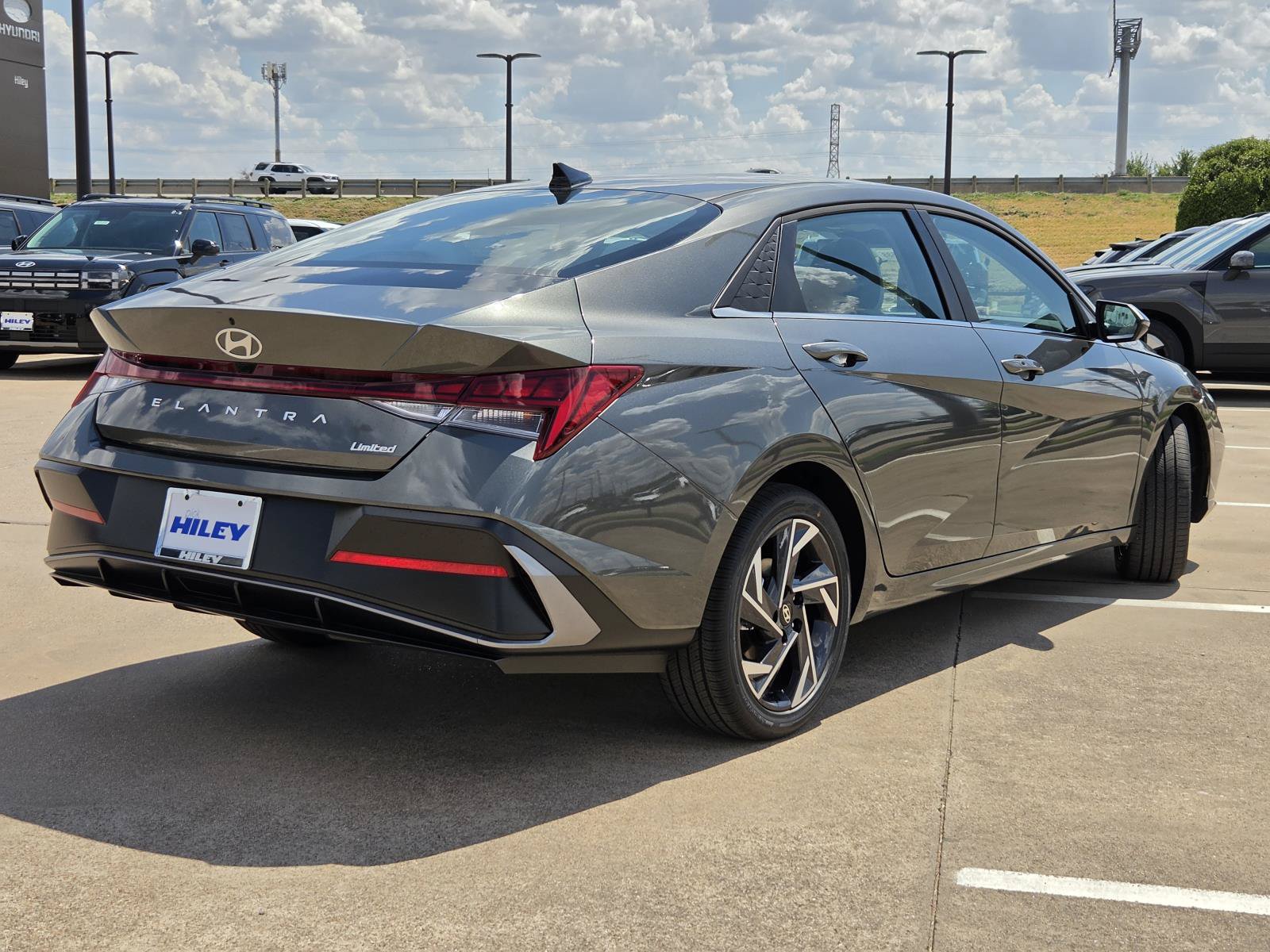 New 2026 Hyundai Elantra Limited FWD image 5
