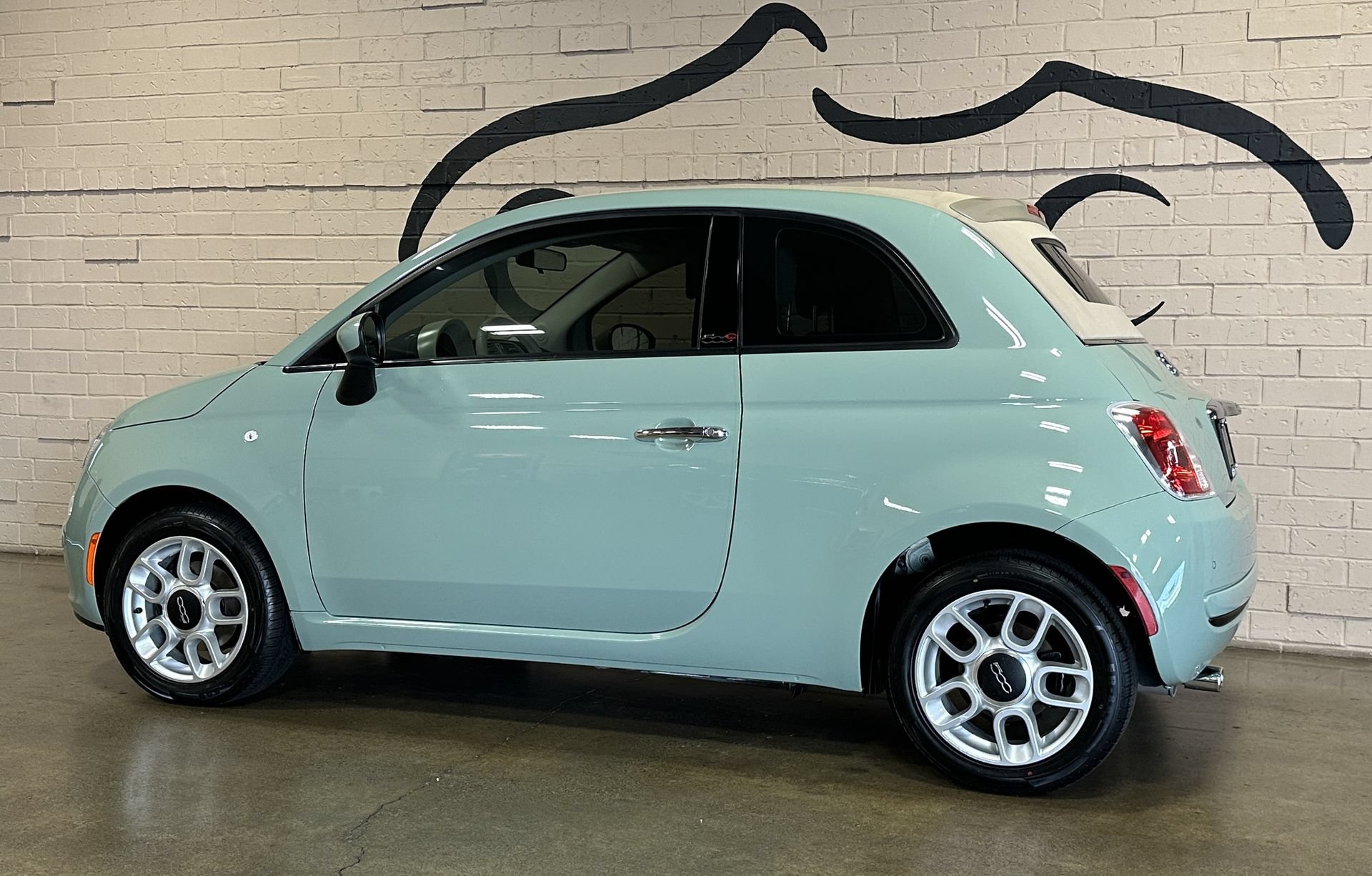 Used 2015 FIAT 500 Pop FWD image 11