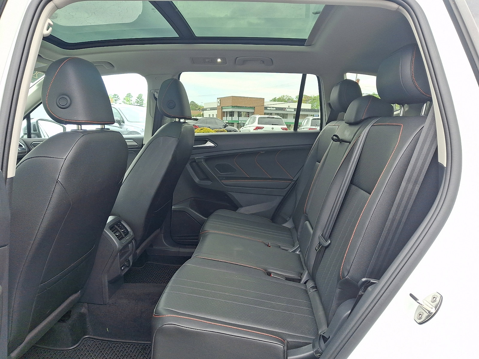 Certified 2024 Volkswagen Tiguan Wolfsburg Edition AWD/4WD image 10