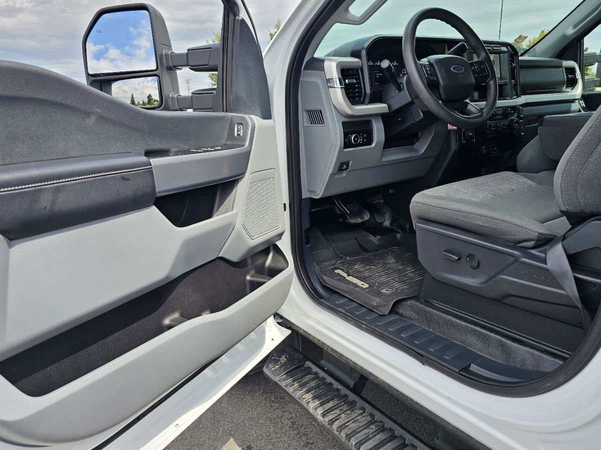 Used 2023 Ford F350 XLT w/ FX4 Off-Road Package image 22