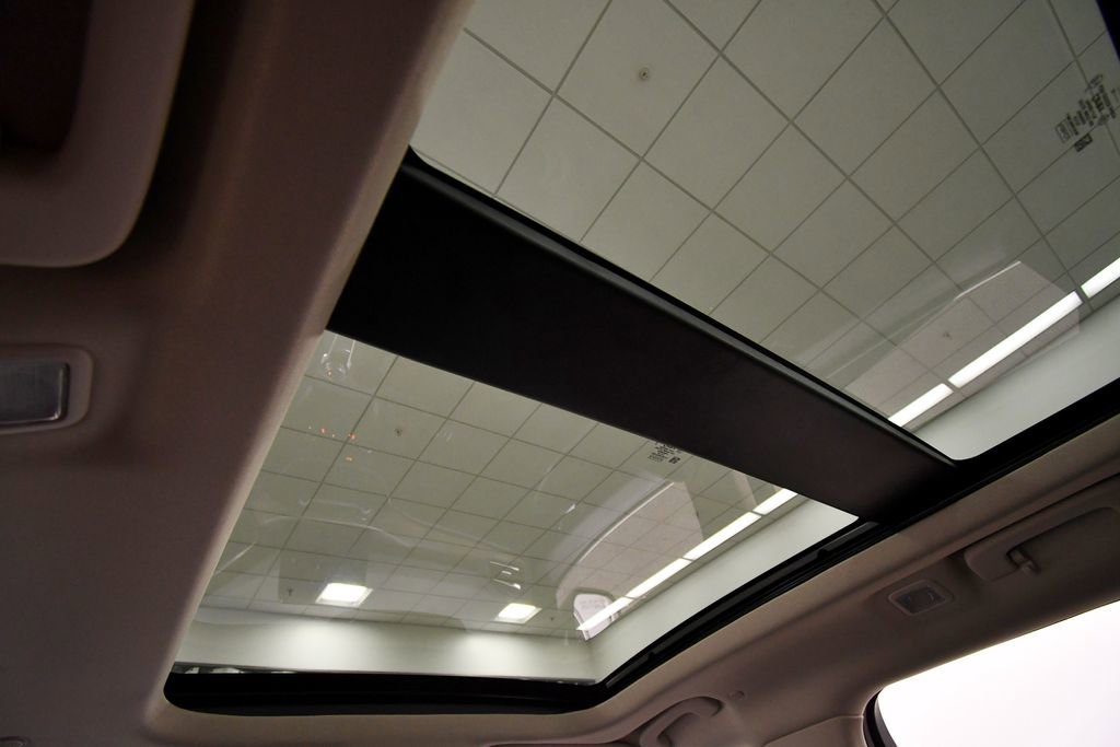 Used 2020 Ford Escape Titanium w/ Titanium Premium Package 2.0 image 16