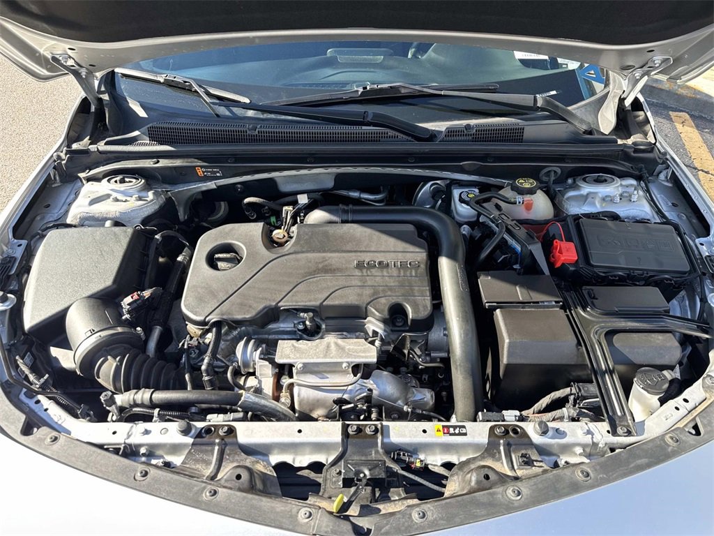 Used 2022 Chevrolet Malibu LT image 3