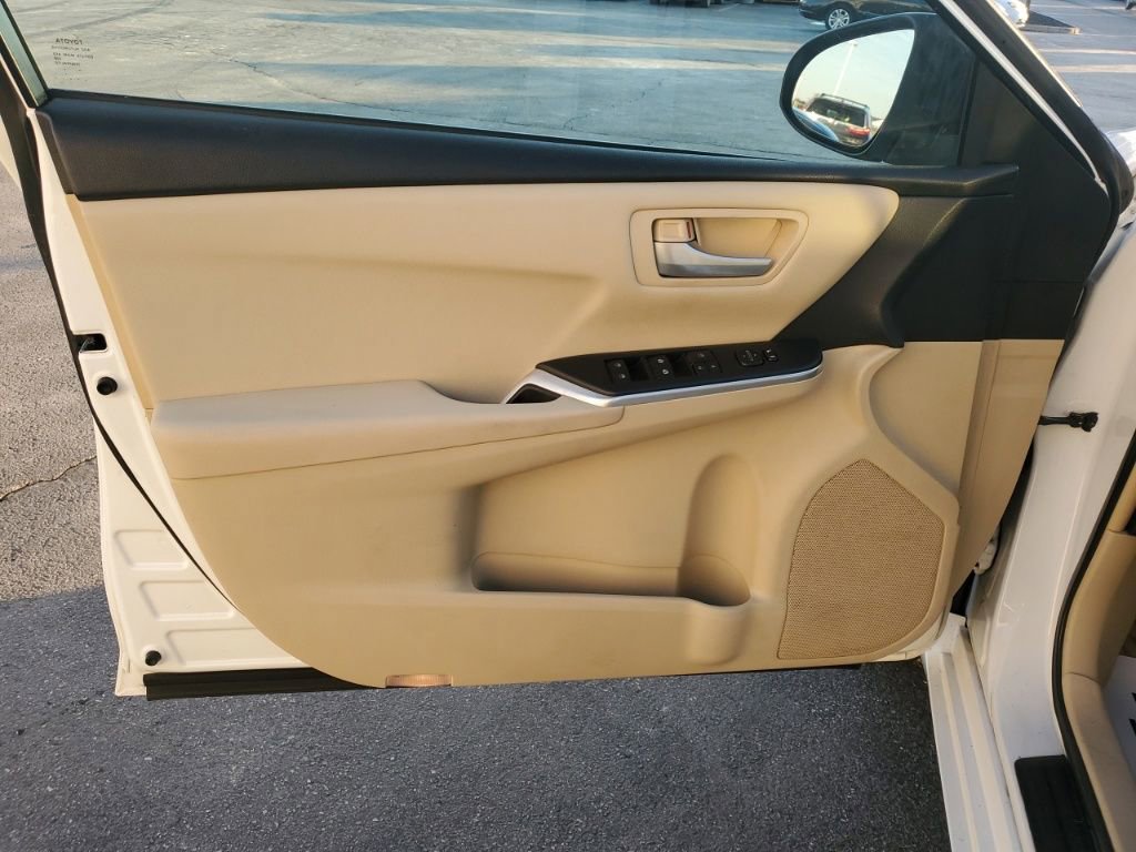Used 2015 Toyota Camry LE image 19