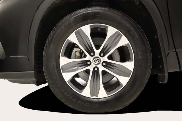Used 2023 Toyota Highlander XLE image 9