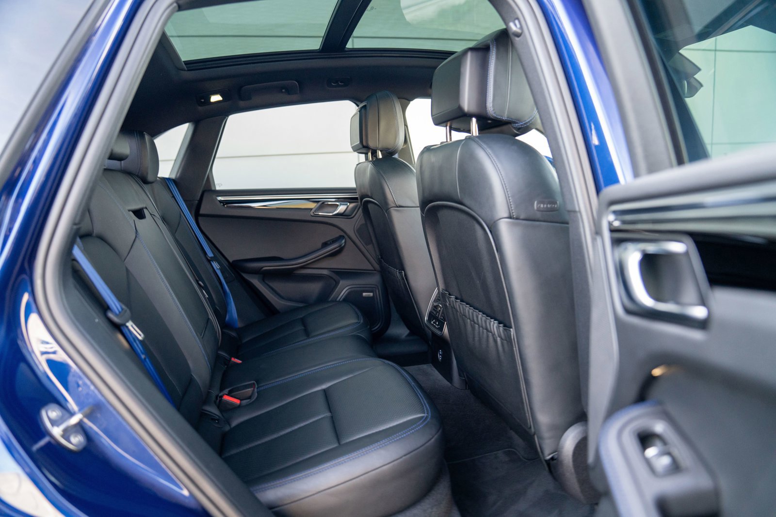 Certified 2024 Porsche Macan image 25