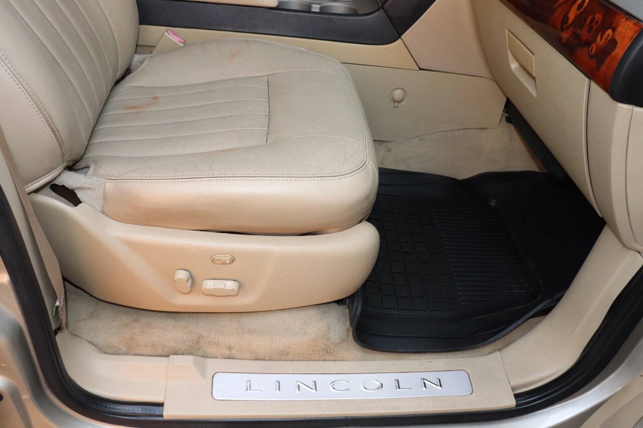 Used 2006 Lincoln Navigator Luxury RWD image 30