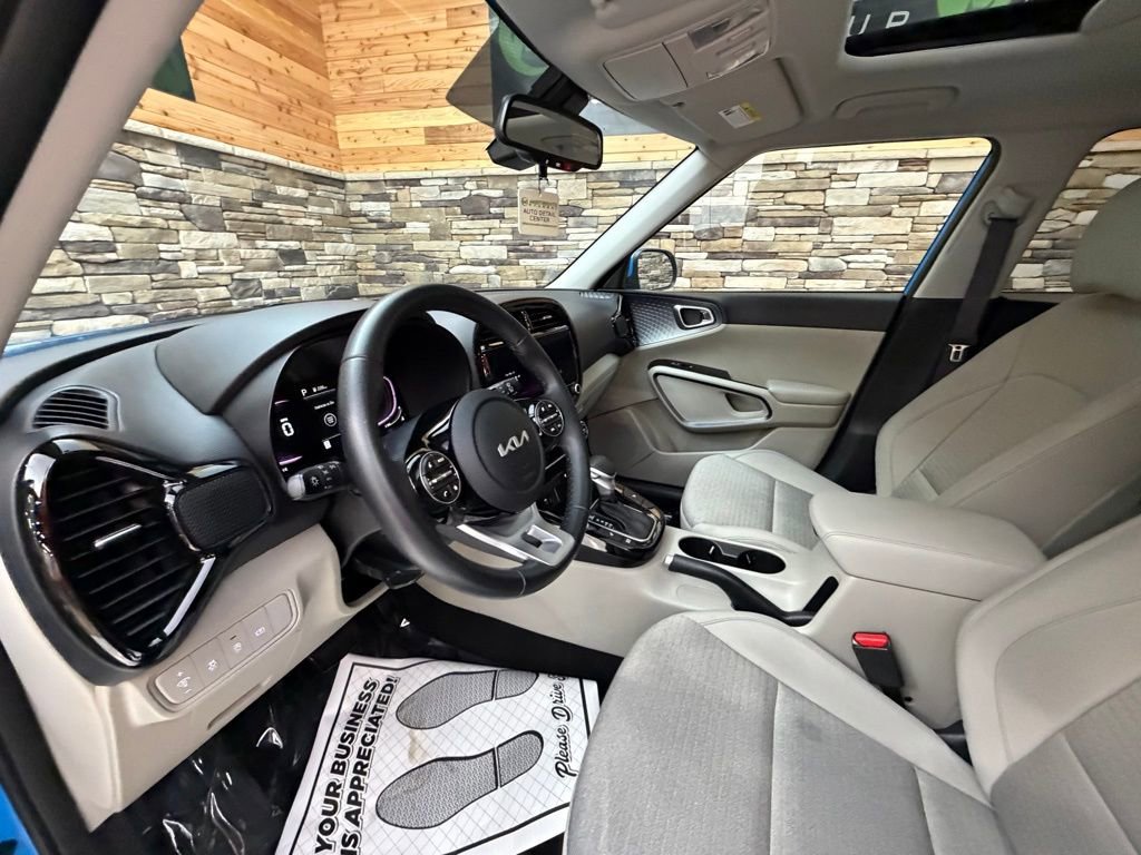 Used 2023 Kia Soul EX image 10