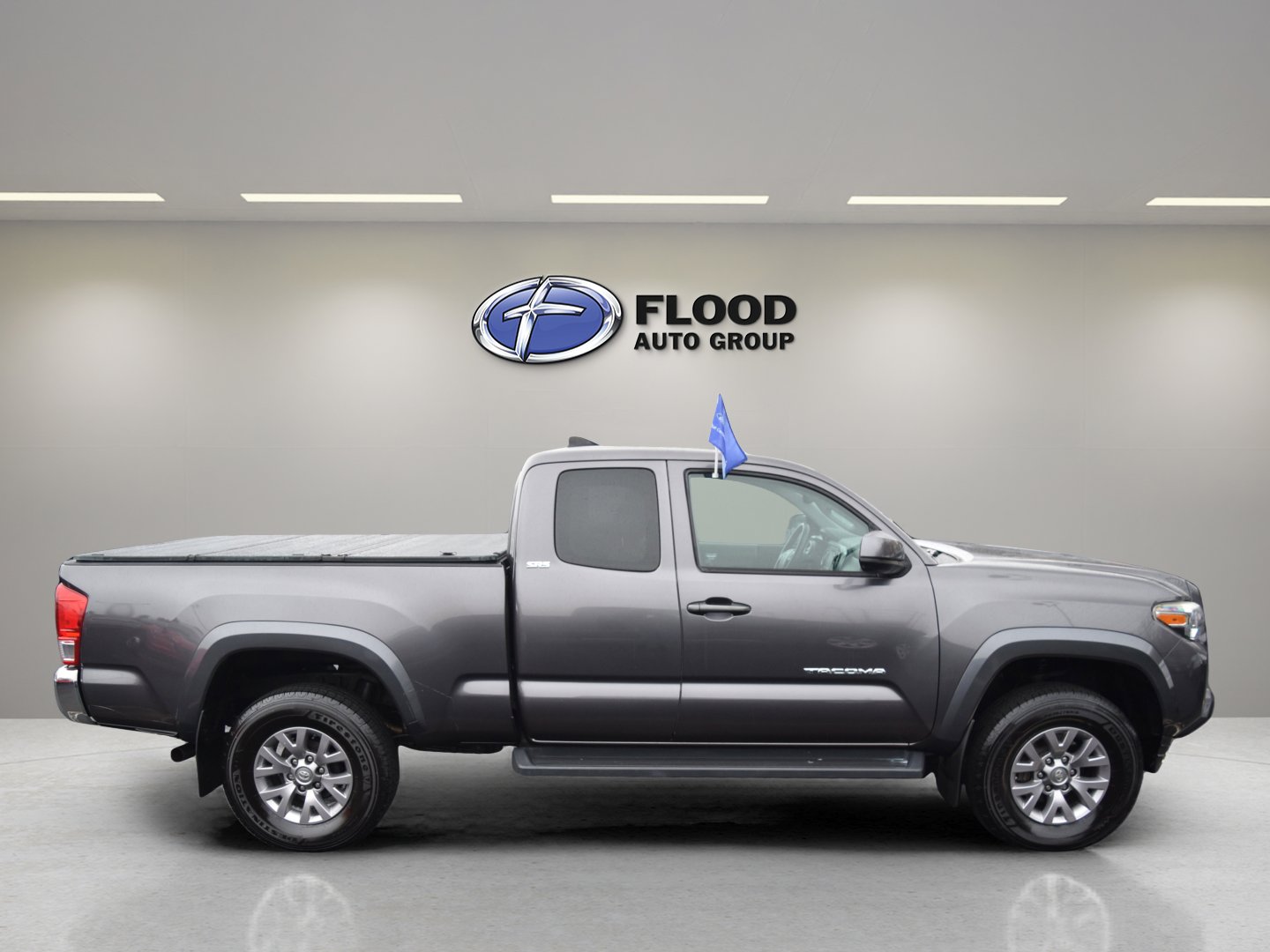 Used 2017 Toyota Tacoma SR5 w/ Tow Package image 3