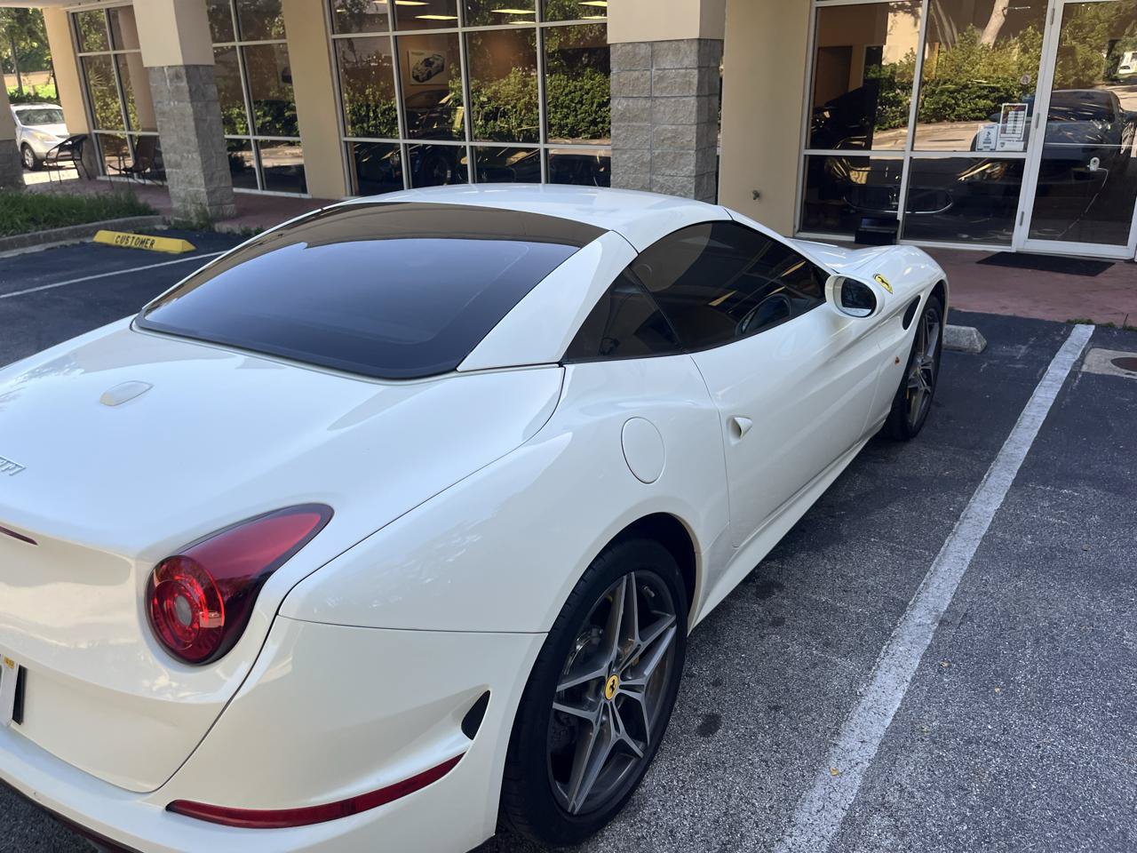 Used 2016 Ferrari California T RWD image 20
