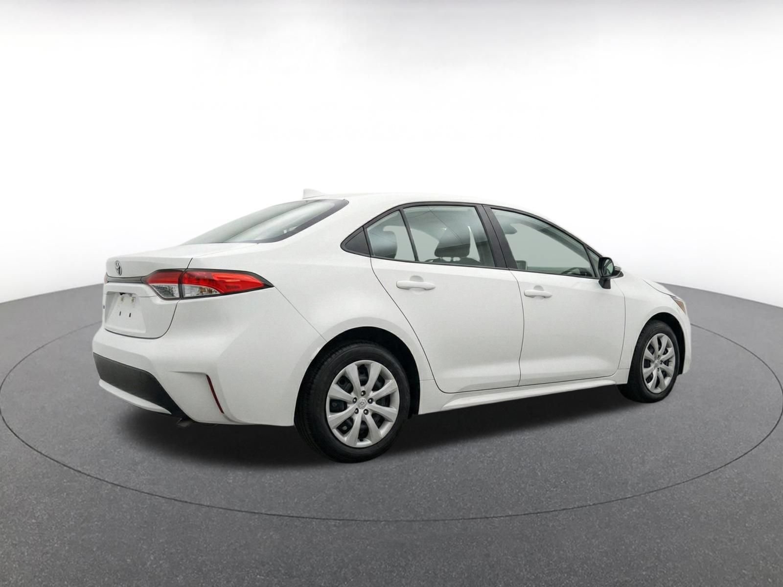 Used 2025 Toyota Corolla LE FWD image 9