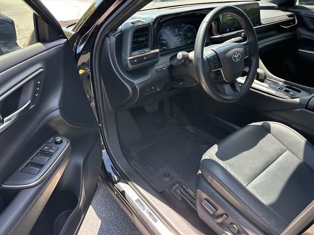 Used 2023 Toyota Crown AWD/4WD image 9