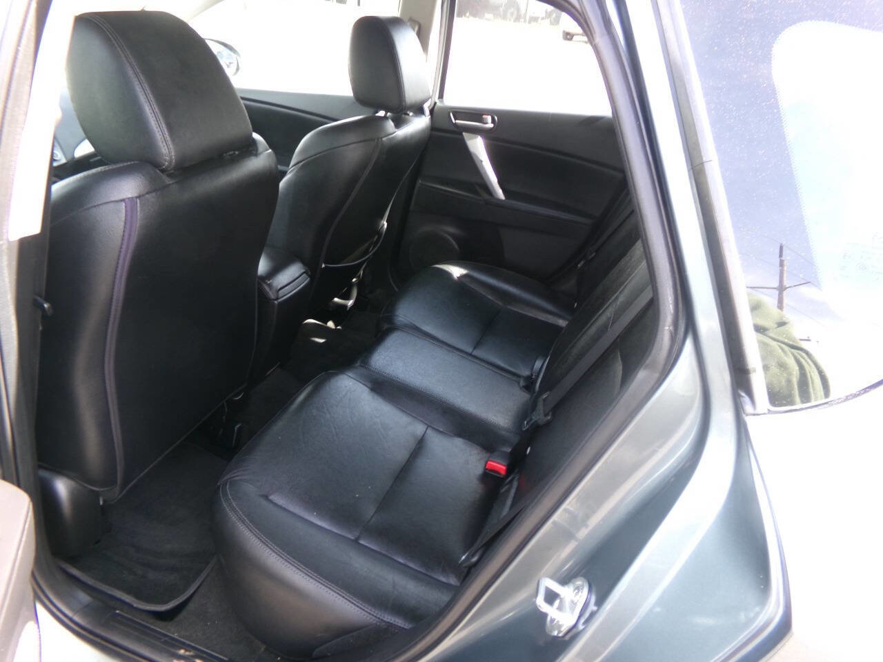 Used 2012 MAZDA MAZDA3 i Grand Touring w/ Tech Pkg FWD image 6