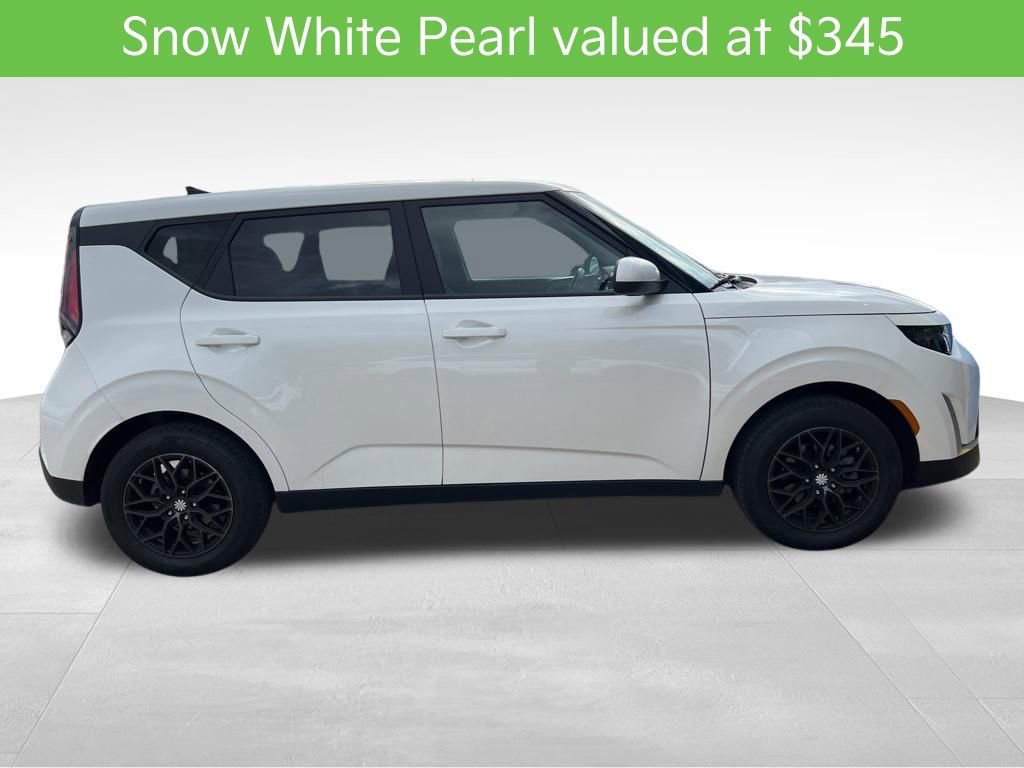 Used 2025 Kia Soul LX FWD image 2