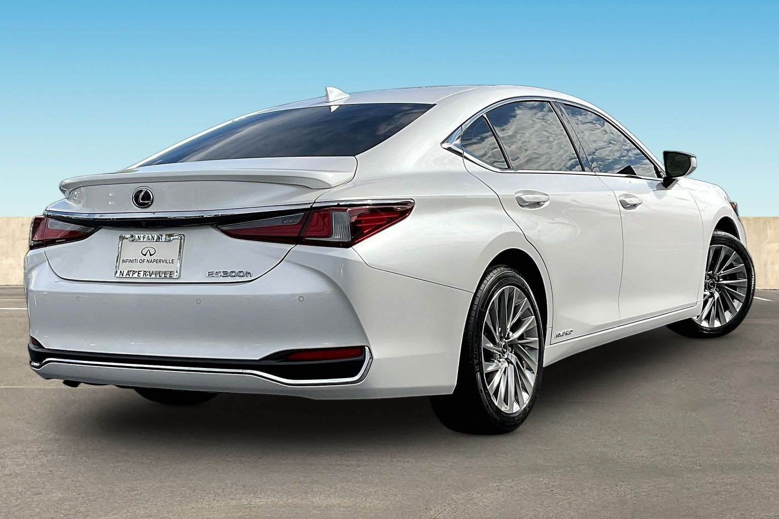 Used 2022 Lexus ES 300h w/ Accessory Package FWD image 5
