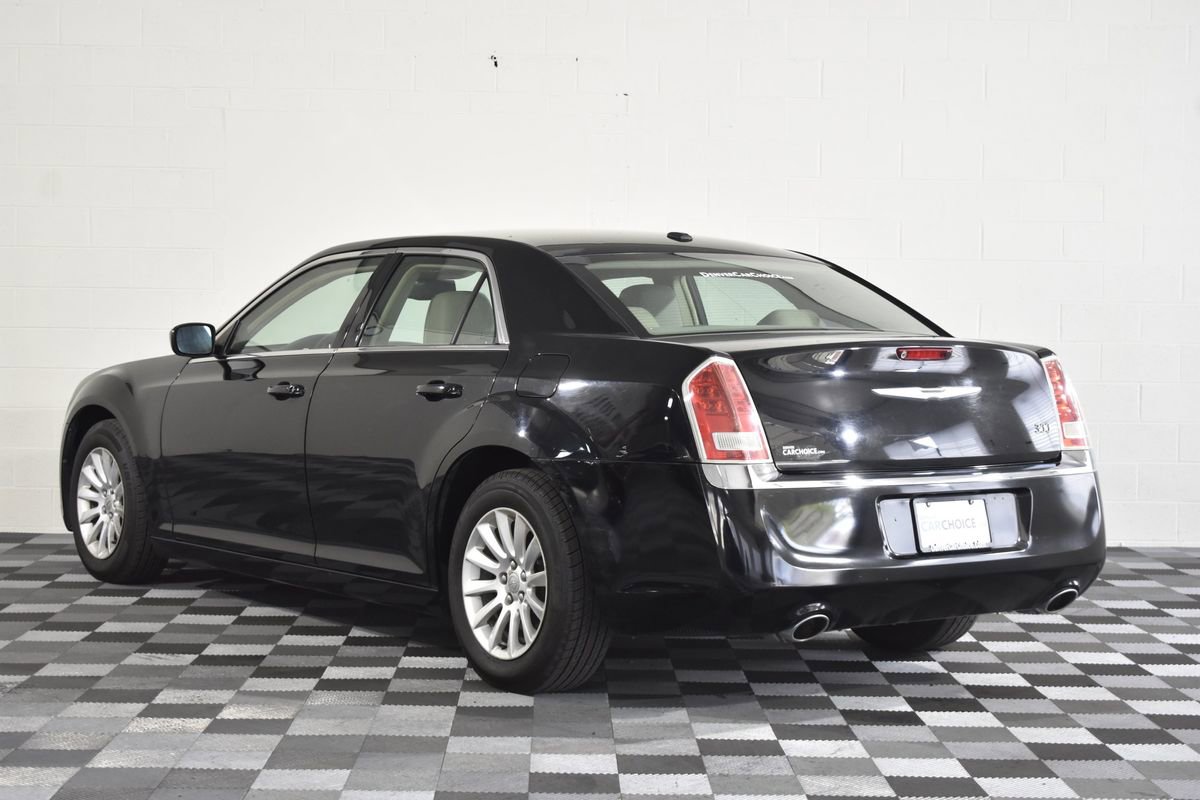 Used 2014 Chrysler 300 RWD image 3