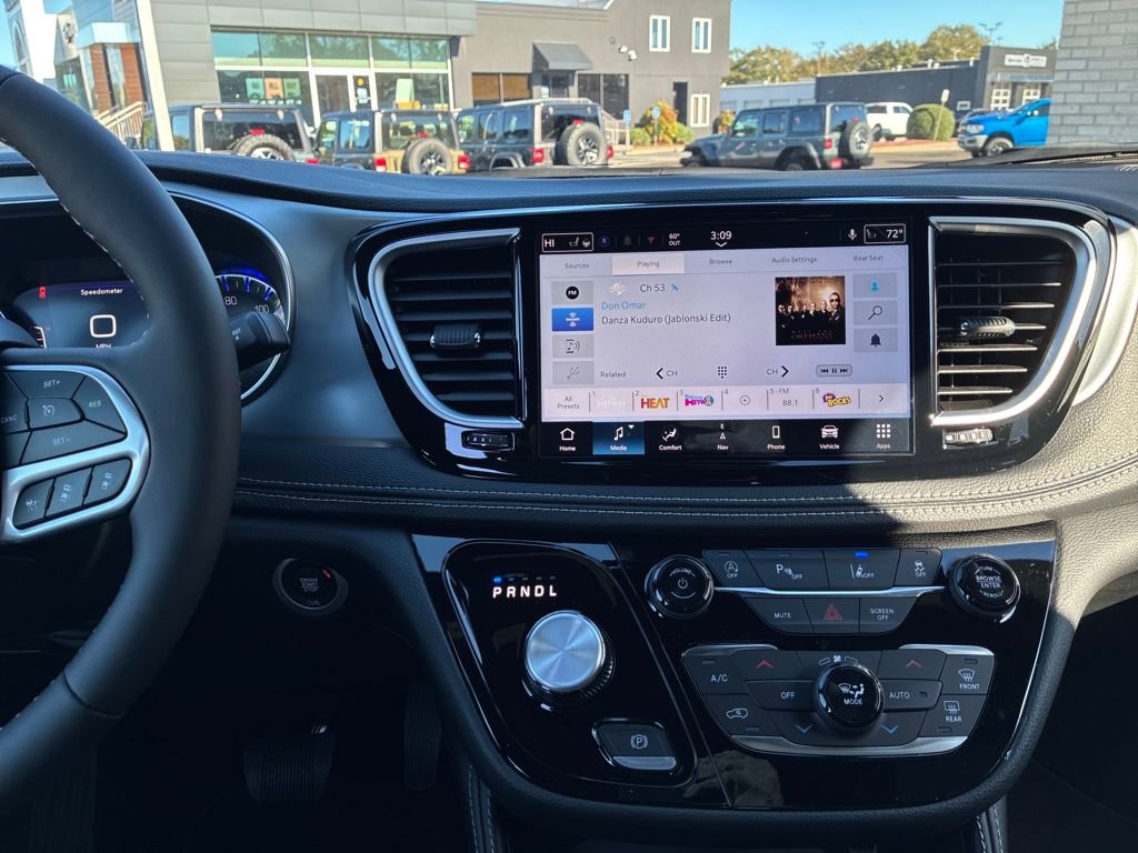 New 2026 Chrysler Pacifica Limited w/ Uconnect Theater Family Group image 18