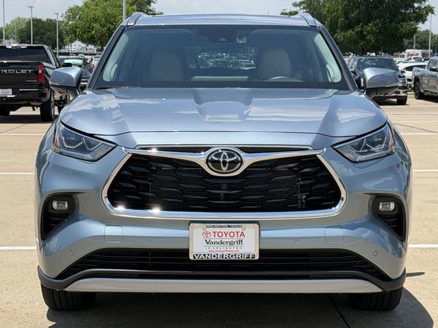 Used 2024 Toyota Highlander Platinum FWD image 7