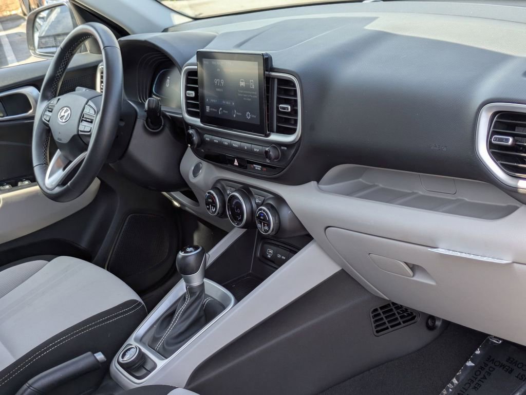 Used 2025 Hyundai Venue SEL FWD image 31