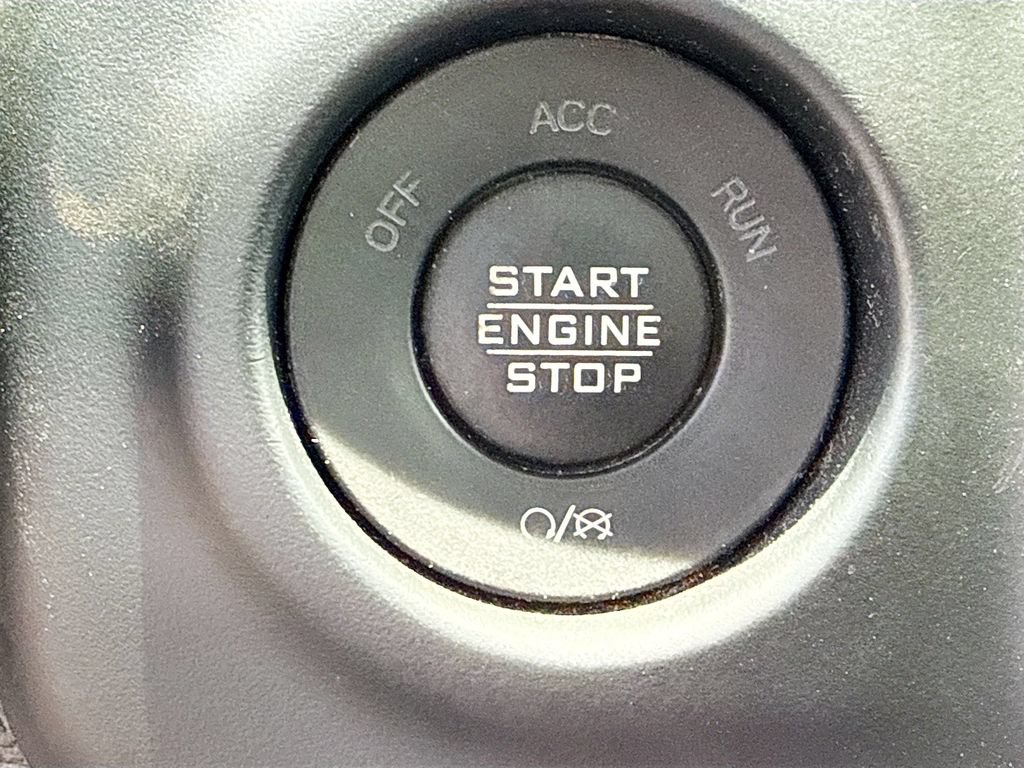 Used 2022 Jeep Wrangler Unlimited Sahara w/ Cold Weather Group AWD/4WD image 15