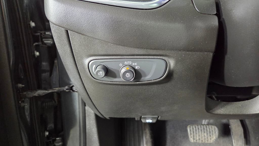 Used 2020 Chevrolet Equinox LS AWD/4WD image 19