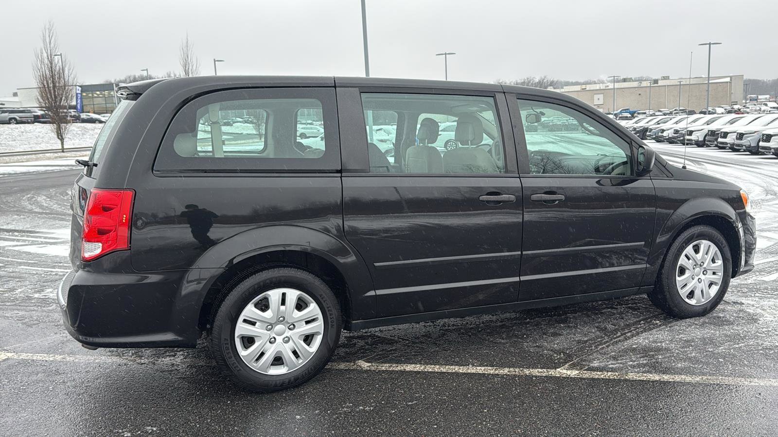 Used 2015 Dodge Grand Caravan American Value Package w/ UConnect Hands-Free Group image 5