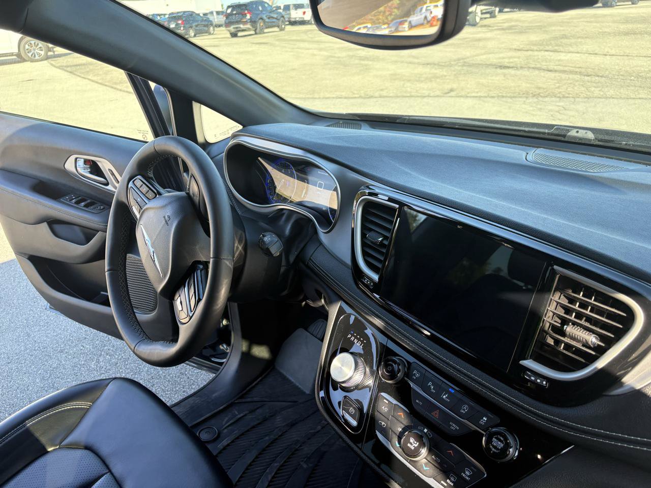 Used 2023 Chrysler Pacifica Touring-L w/ S Appearance Package FWD image 41