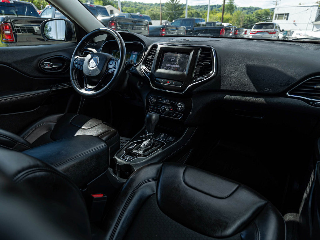 Certified 2021 Jeep Cherokee Latitude Plus AWD/4WD image 32
