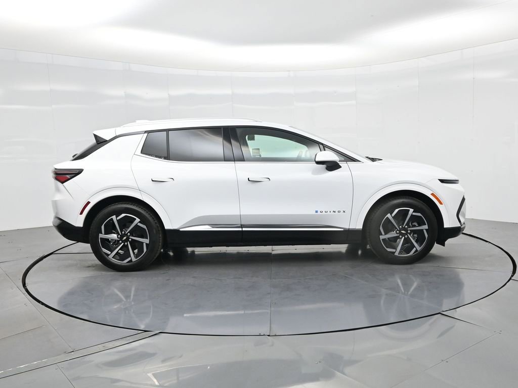 Used 2025 Chevrolet Equinox EV LT w/ Convenience Package image 5