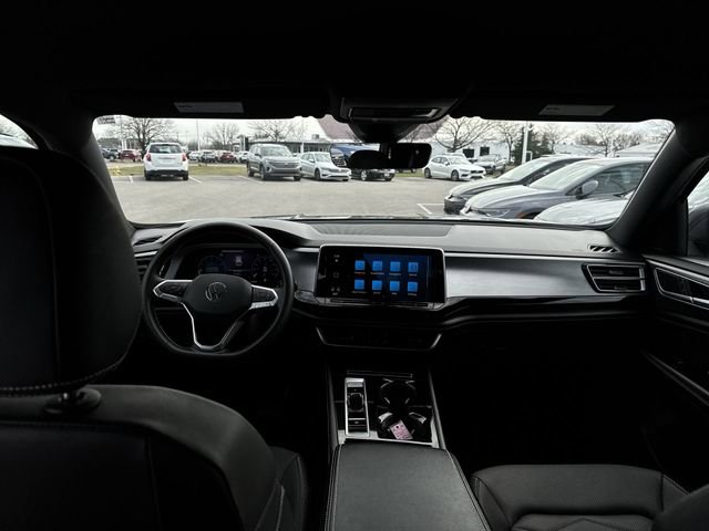 Certified 2024 Volkswagen Atlas Cross Sport SE w/ Black Wheel Package image 19