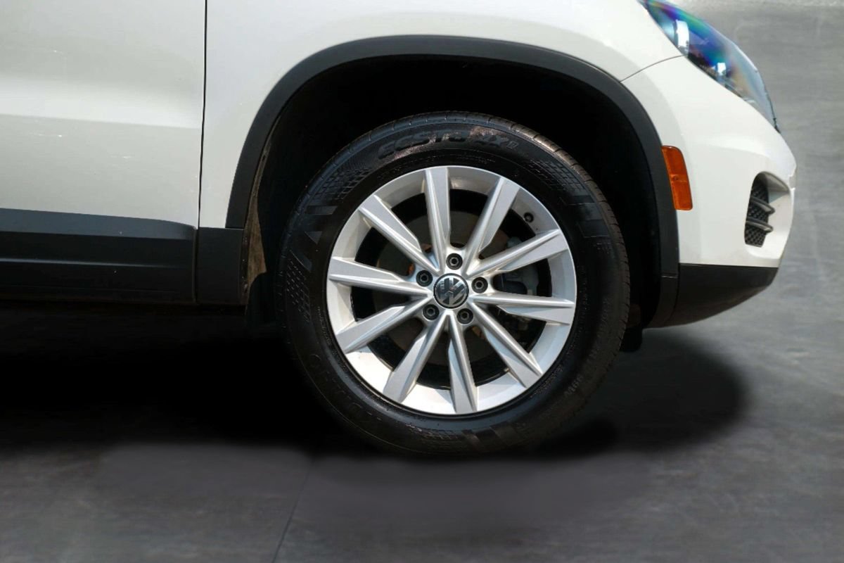 Used 2017 Volkswagen Tiguan Limited w/ Premium Package AWD/4WD image 9