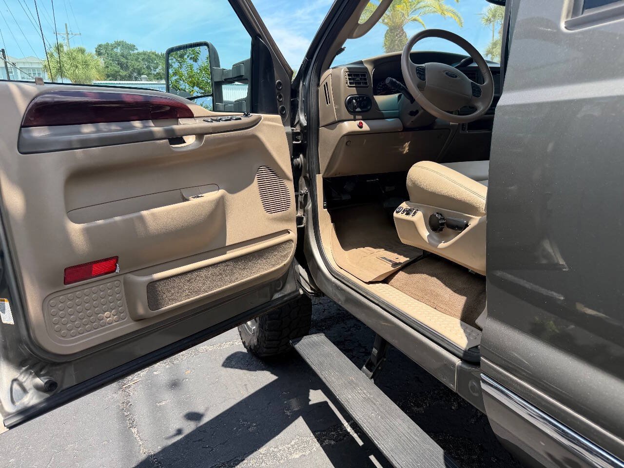 Used 2004 Ford Excursion Limited AWD/4WD image 5