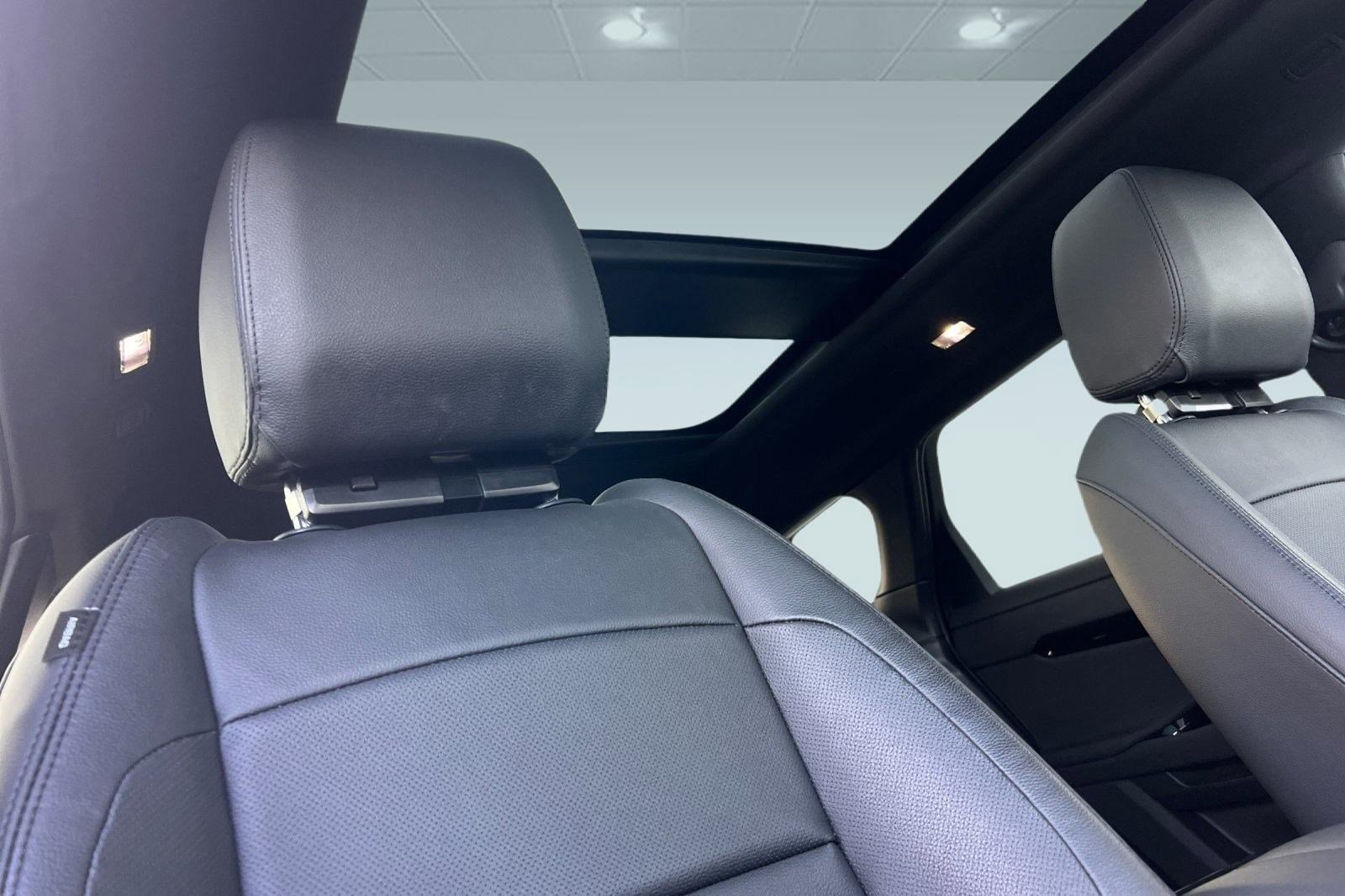 Used 2024 Land Rover Range Rover Evoque Dynamic SE image 15