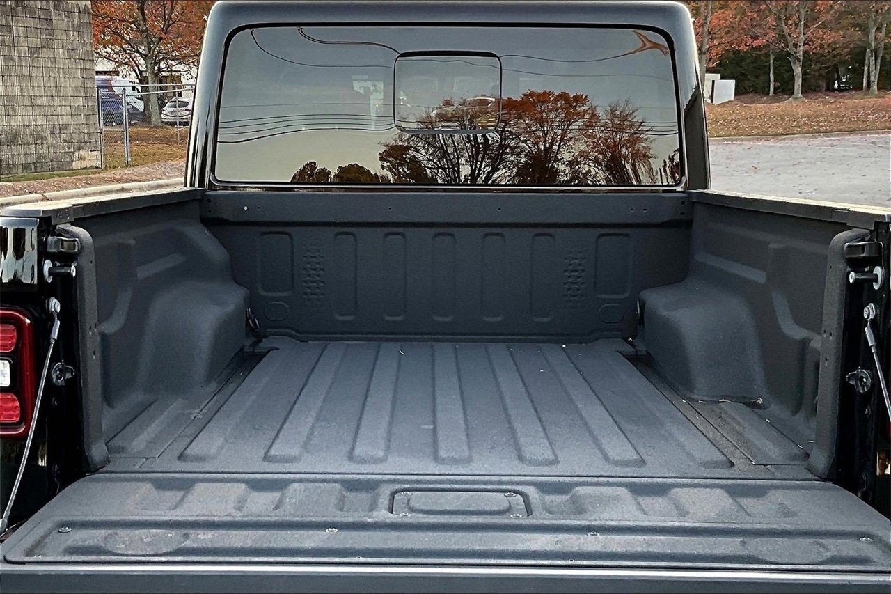 Certified 2023 Jeep Gladiator Overland image 24