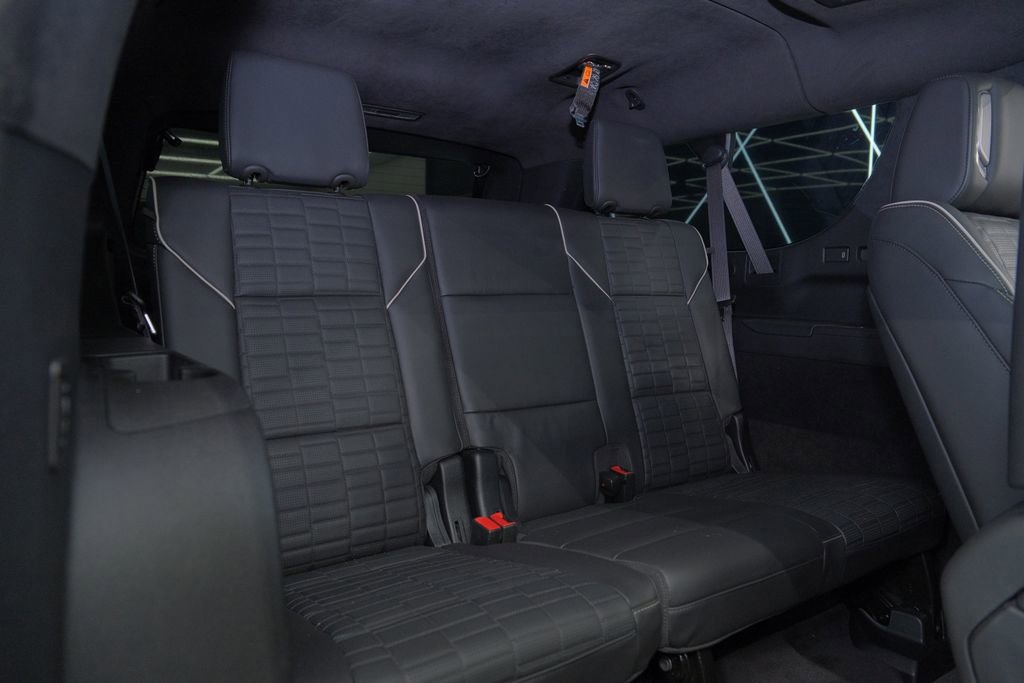 Used 2026 Cadillac Escalade ESV V AWD/4WD image 32