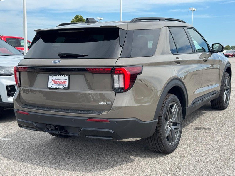 New 2026 Ford Explorer ST-Line w/ ST-Line Street Pack AWD/4WD image 3