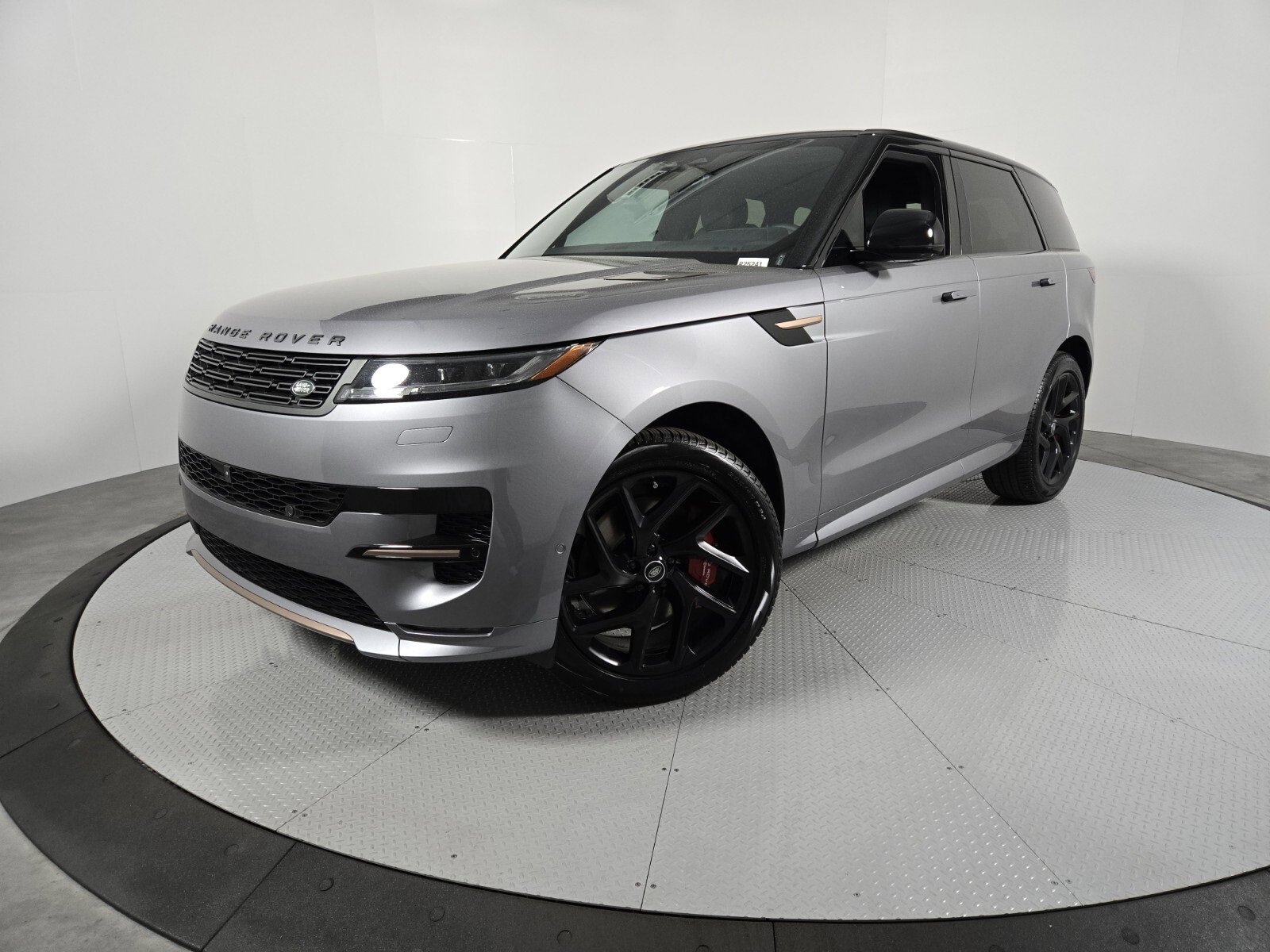 New 2025 Land Rover Range Rover Sport Dynamic SE