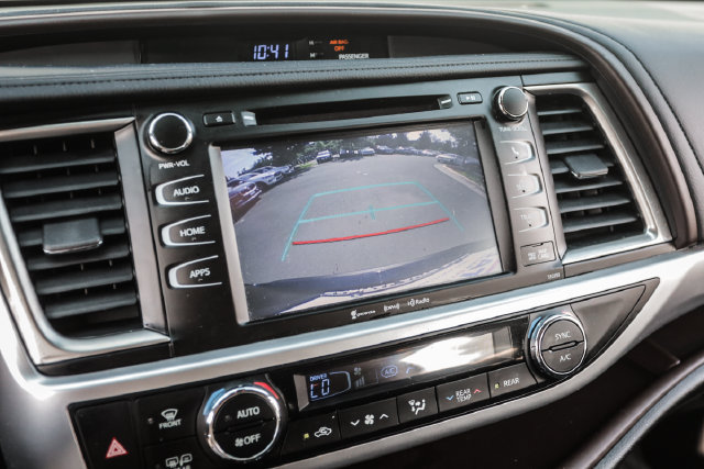 Used 2019 Toyota Highlander XLE AWD/4WD image 47