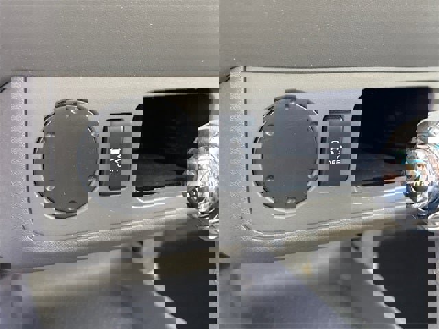 Used 2014 Nissan Frontier SV image 26