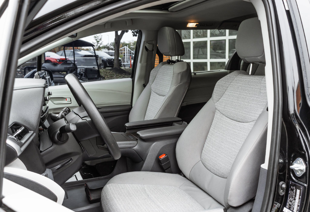 Used 2022 Toyota Sienna LE w/ LE Plus Package AWD/4WD image 6