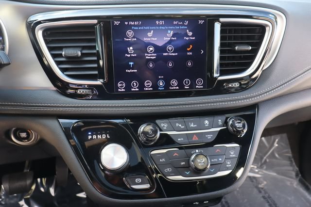 Used 2019 Chrysler Pacifica Limited FWD image 38