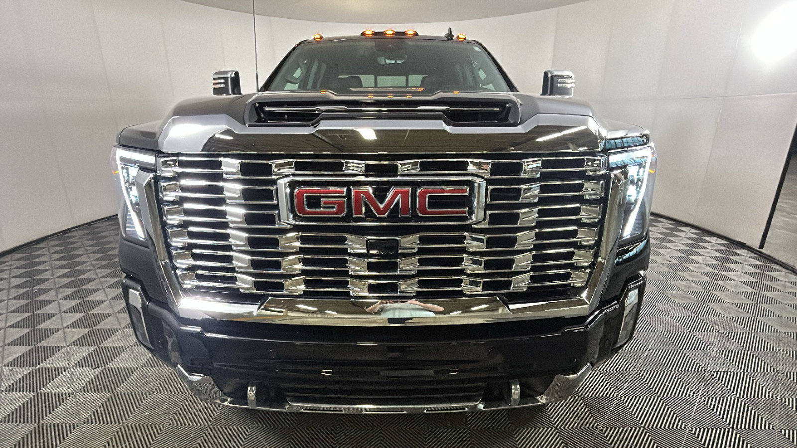 Used 2025 GMC Sierra 2500 Denali w/ Denali Reserve Package AWD/4WD image 9