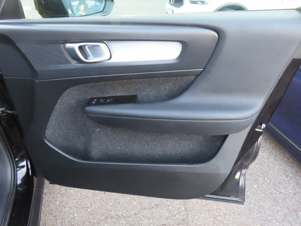Used 2021 Volvo XC40 T5 Momentum image 20