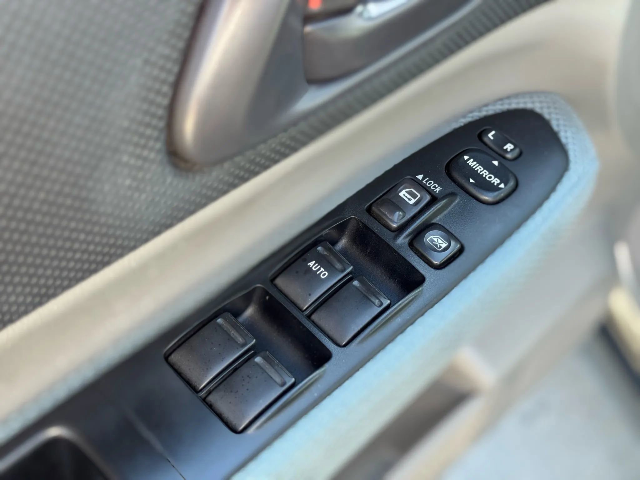 Used 2005 Subaru Forester 2.5X image 12