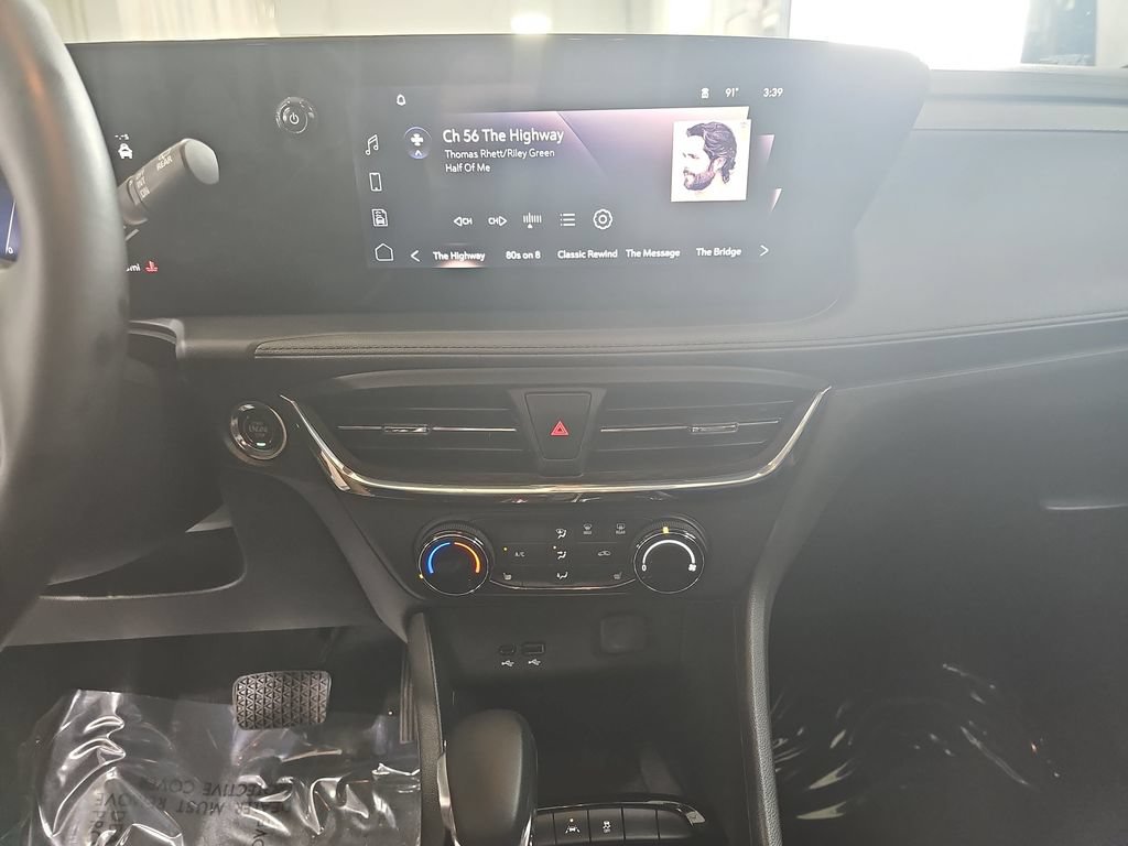 Certified 2025 Buick Encore GX Preferred w/ Comfort Package FWD image 23