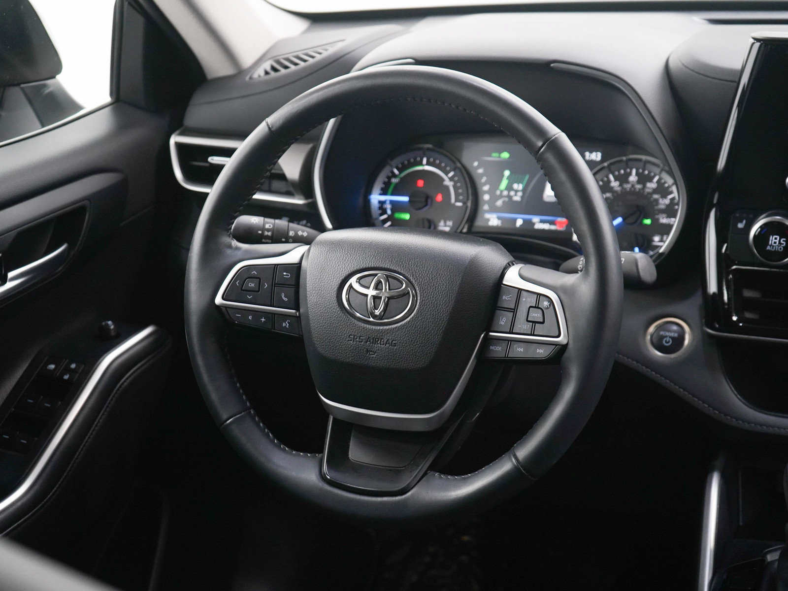 Used 2025 Toyota Highlander XLE AWD/4WD image 15