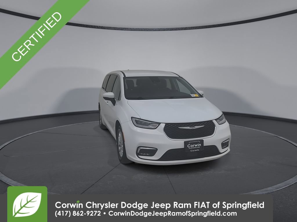 Certified 2023 Chrysler Pacifica Touring-L image 4
