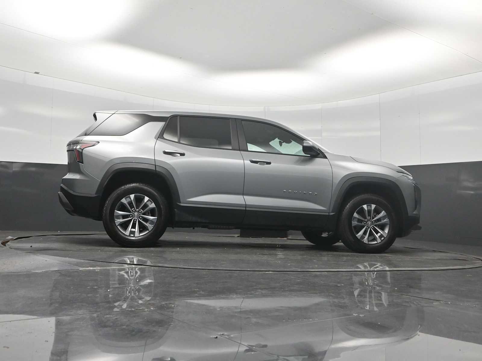 Used 2026 Chevrolet Equinox LT AWD/4WD image 25